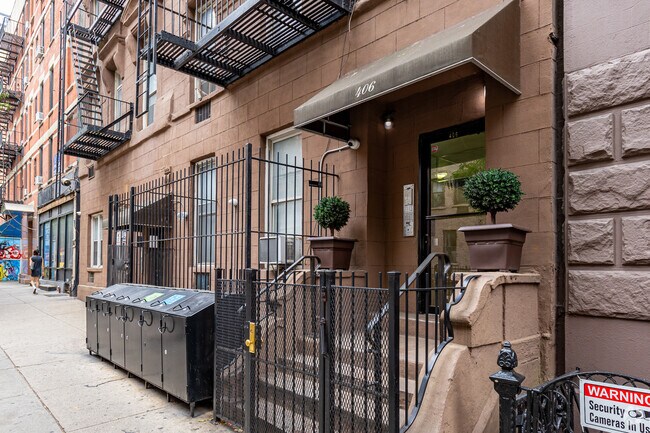 Entrance - 406 W 51st St