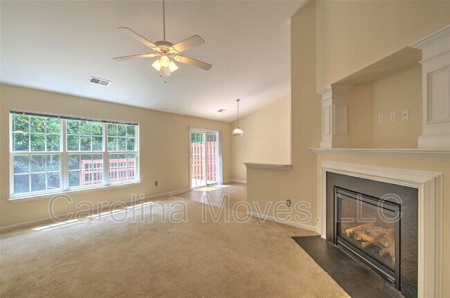 Foto del edificio - 112 Stream Crossing Way