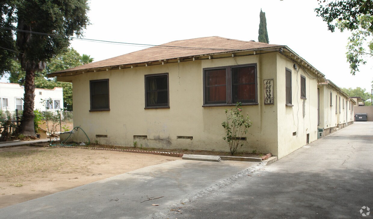 Primary Photo - Grand Oaks