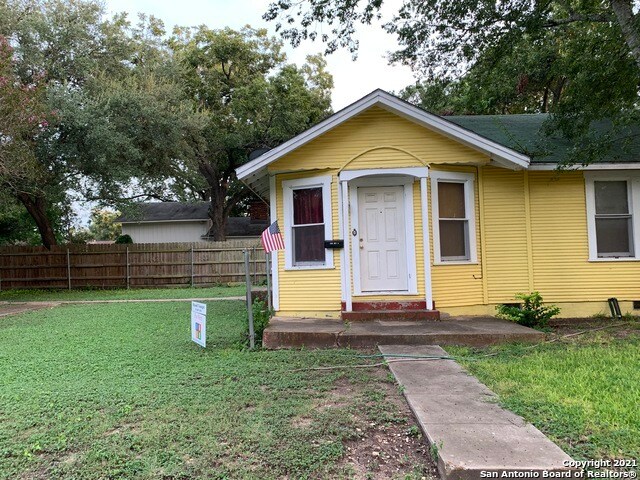 Building Photo - 923 N Heideke St