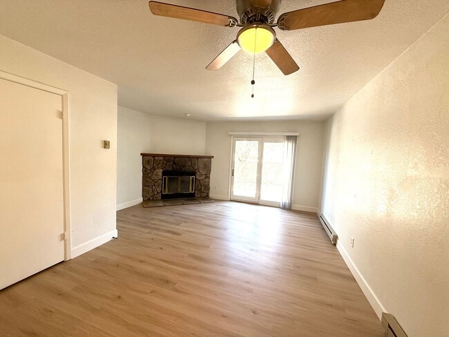 Building Photo - Townhome in Prescott!