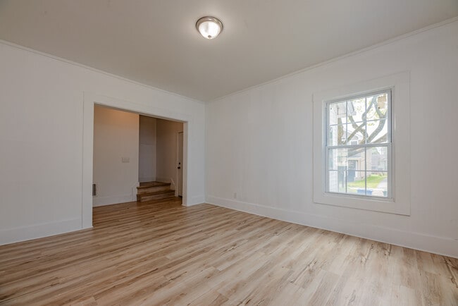 Foto del edificio - 575 Woodbine Ave