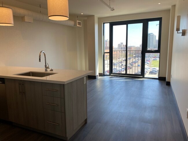 Photo du bâtiment - 121 King St E
