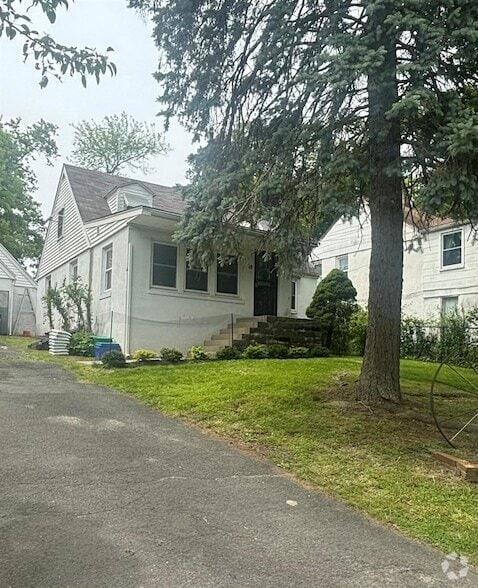 Building Photo - 18 Hastings Ln