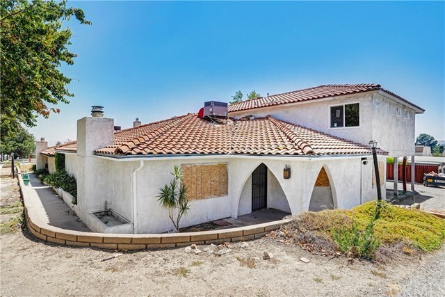 Building Photo - 1394 E Yucca Dr