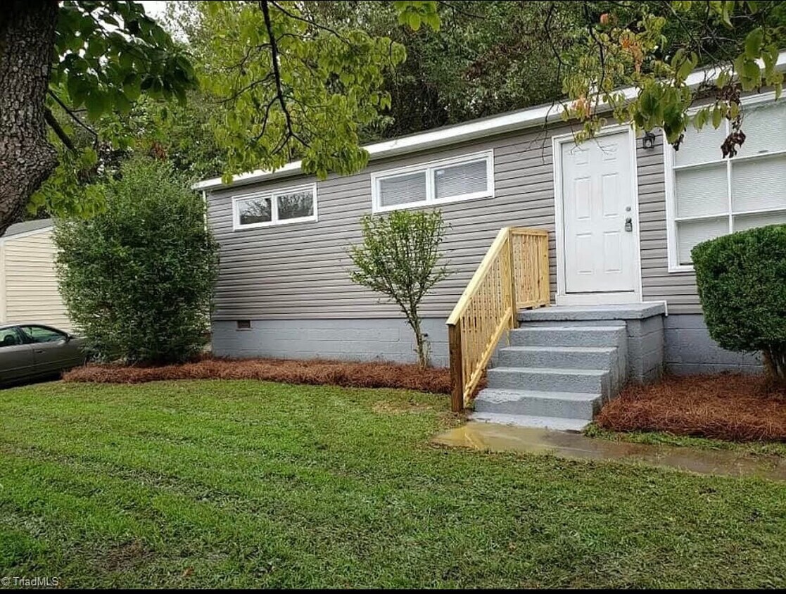 Photo - 1008 Meadowbrook Blvd (High Point, NC)