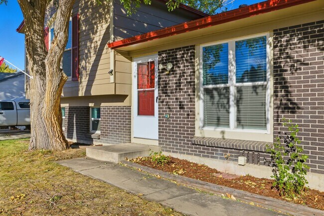 Foto del edificio - PRICE DROP! 3 Bedroom 2 Bathroom House Wit...