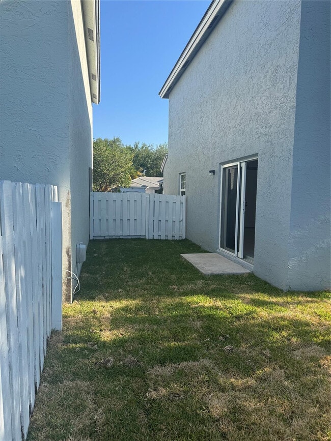 Building Photo - 9929 NW 9th Ct