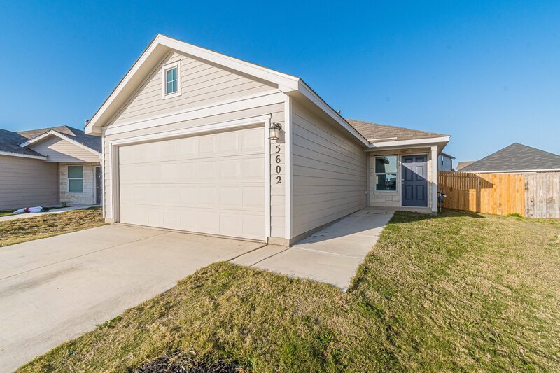 Primary Photo - 5602 Willow Breeze