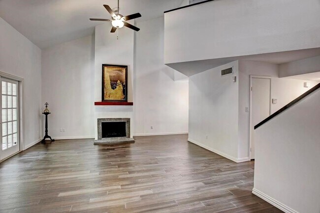 Foto del edificio - 9400 Doliver Dr