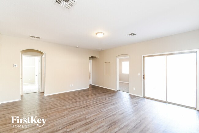 Foto del edificio - 2850 E Silverbell Rd