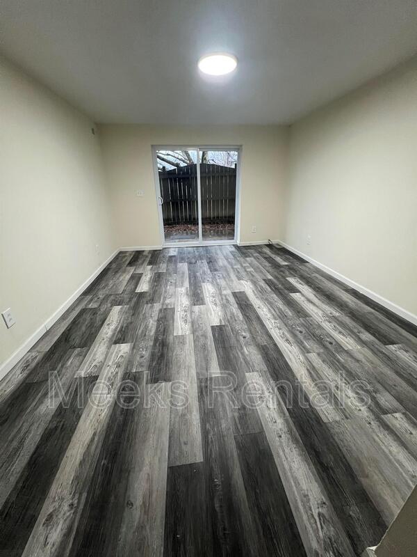 Foto del edificio - 74 Maple Ln