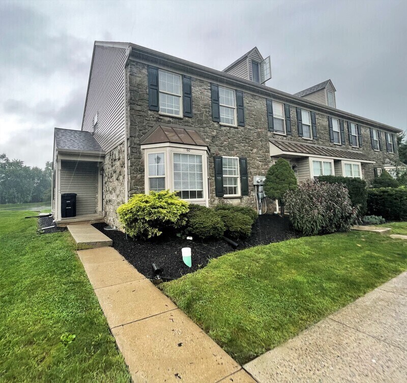 Foto principal - 30 Covington Ct