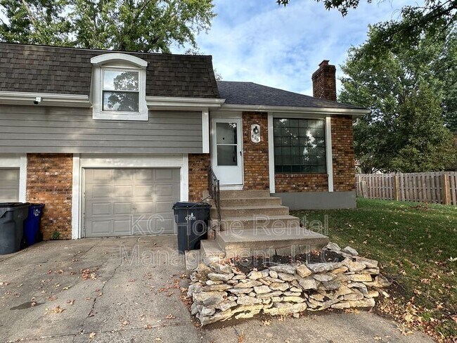 Building Photo - 800 S Willow Dr