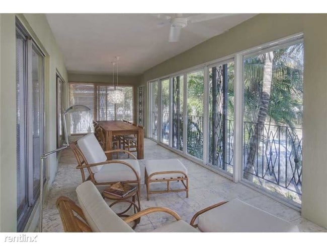 Building Photo - 2710 Segovia St