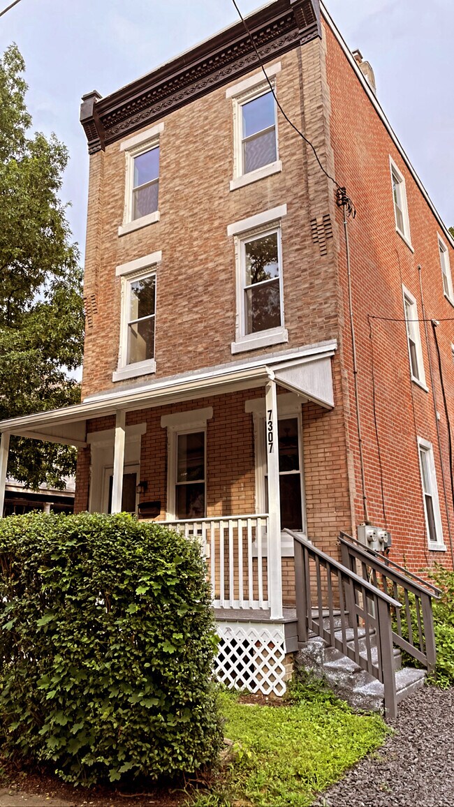 Building Photo - 7307 Oak Ave