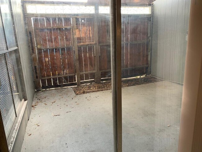 Foto del edificio - 4450 Sherwood Ln