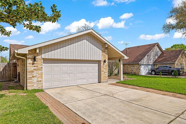 Foto del edificio - 8406 Windfall Ln