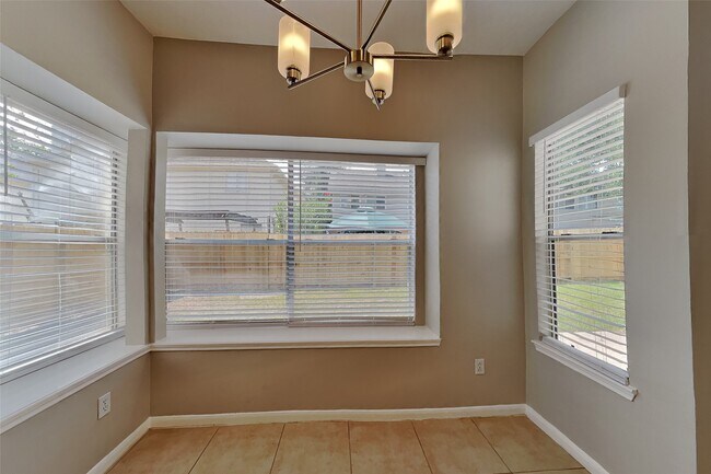 Building Photo - 3215 Broken Bough Dr