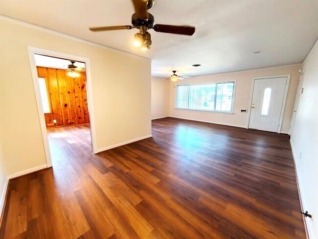Foto del edificio - 9821 Woodwind Dr
