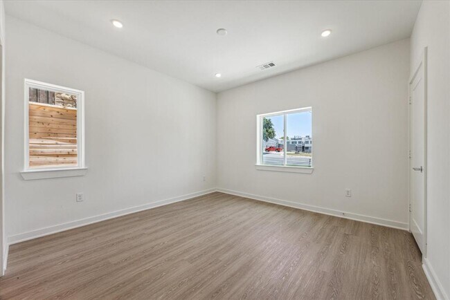 Foto del edificio - 4802 S Congress Ave