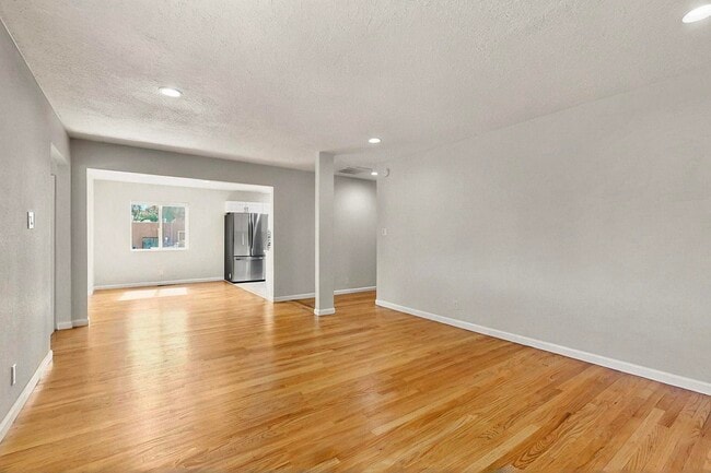 Foto del edificio - 4724 Crest Ave SE