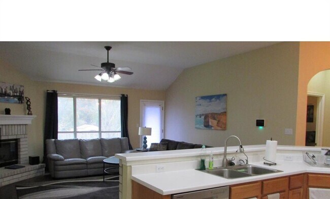 Building Photo - 805 Sunflower Dr