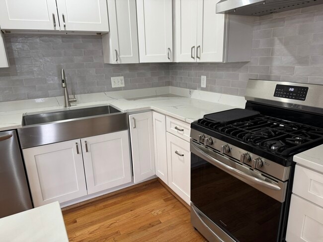 Photo - 10012 Ellis Rd House