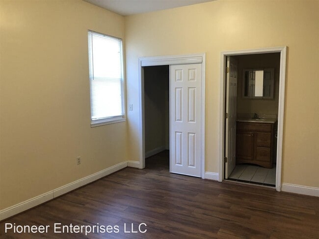 Building Photo - 422 W Franklin St