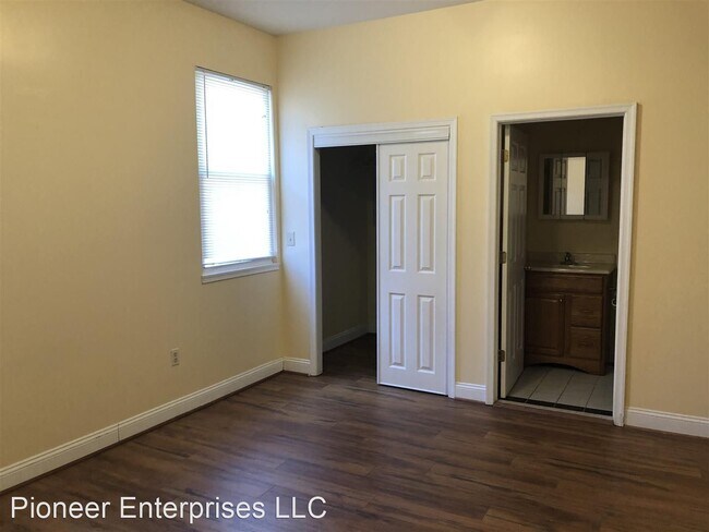 Foto del edificio - 422 W Franklin St