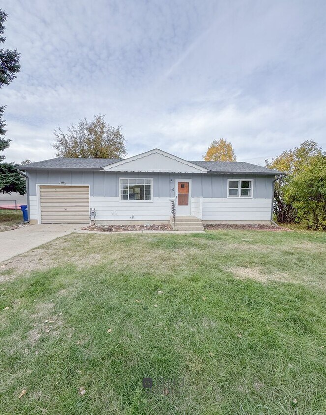 Primary Photo - 2 BED/ 1 BATH SINGLE FAMILY HOME