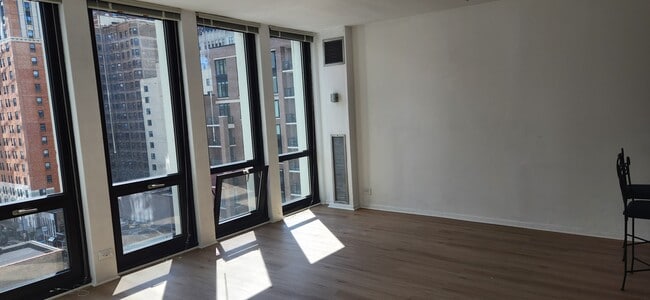 Foto del edificio - 1 E Scott St
