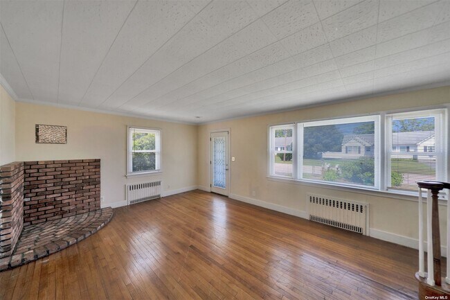 Building Photo - 1121 Woodcrest Ave