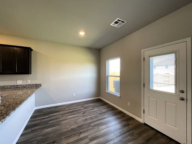 Foto del edificio - Presenting a newly constructed 5-bed, 3-ba...