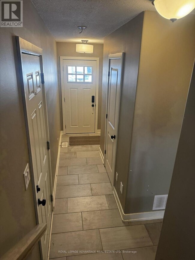 Photo du bâtiment - 5 Staples Blvd