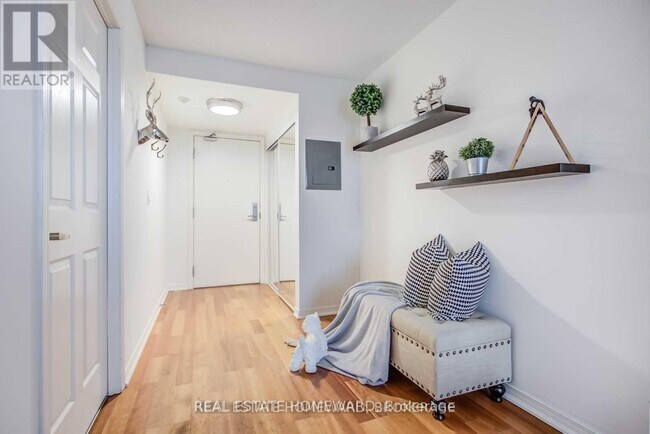 Photo du bâtiment - 18 Valley Woods Rd