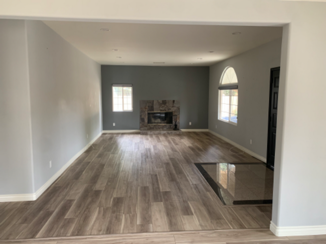 Building Photo - 13353 Reedley St