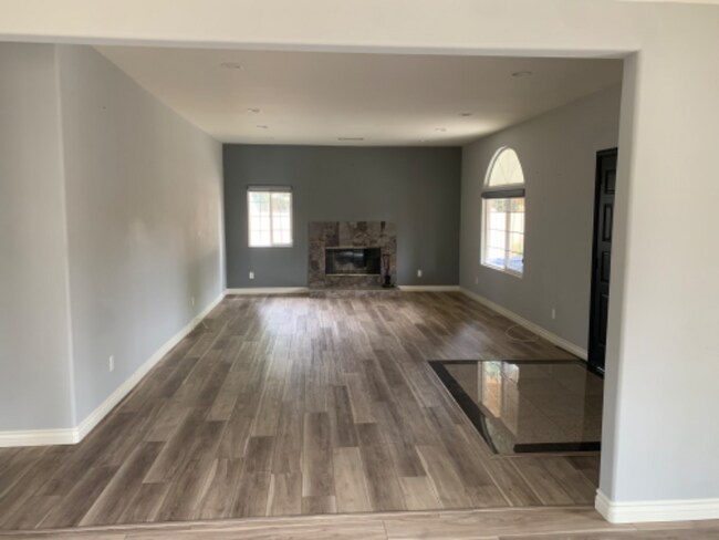 Foto del edificio - 13353 Reedley St