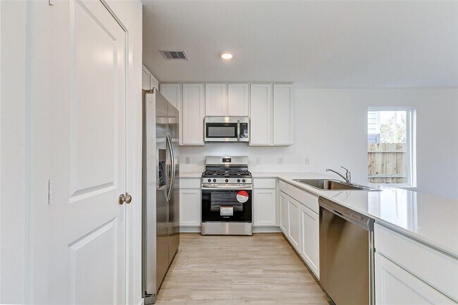Building Photo - 21401 Carosella Dr