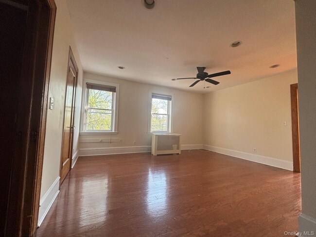 Building Photo - 837 White Plains Rd