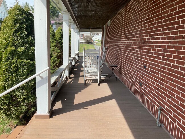 Foto del edificio - 112 W Main St