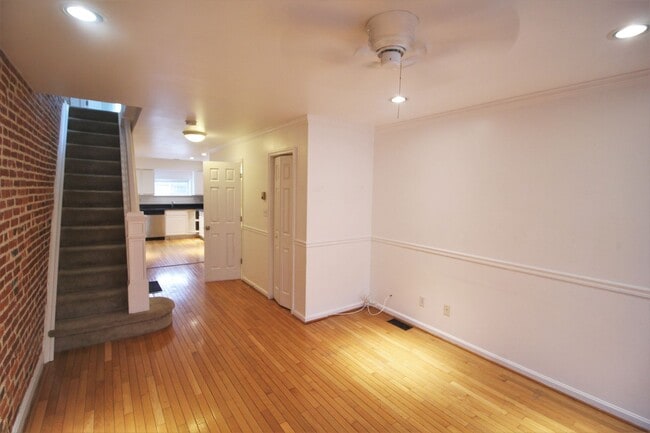 Building Photo - Gorgeous 2bd/1.5 ba Canton townhome. OSP, CAC, W/D and more! Available 3/13