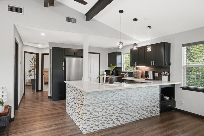 Foto del edificio - 3802 Bayshore Dr