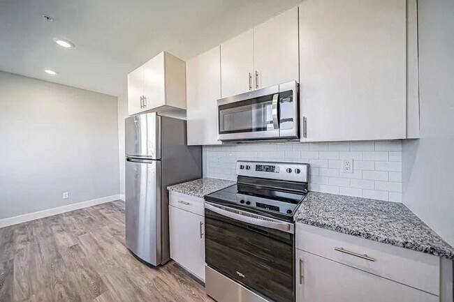 Building Photo - 676 Carlow Dr