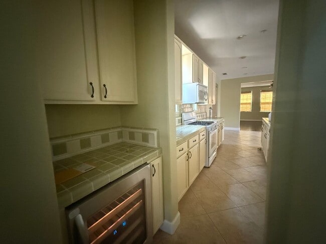 Building Photo - 55 Toscana Dr