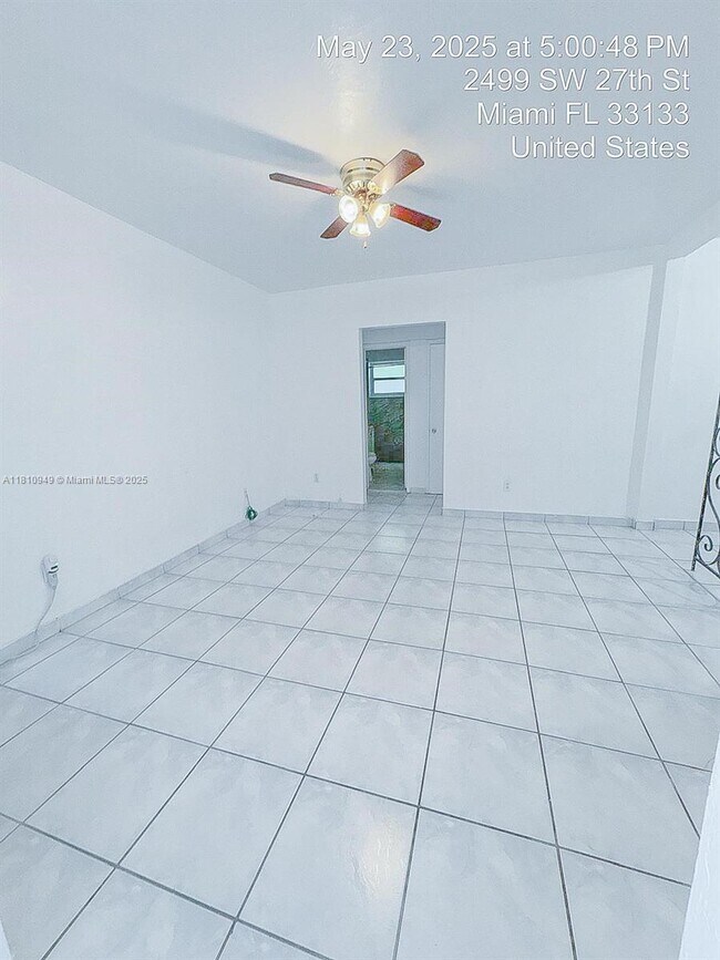 Foto del edificio - 2499 SW 27th St