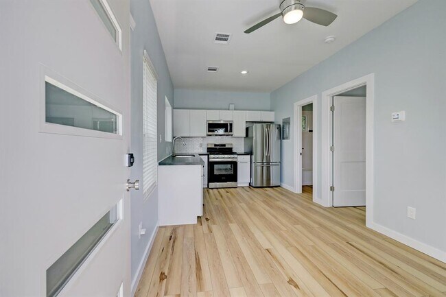 Building Photo - 113 E 25th St