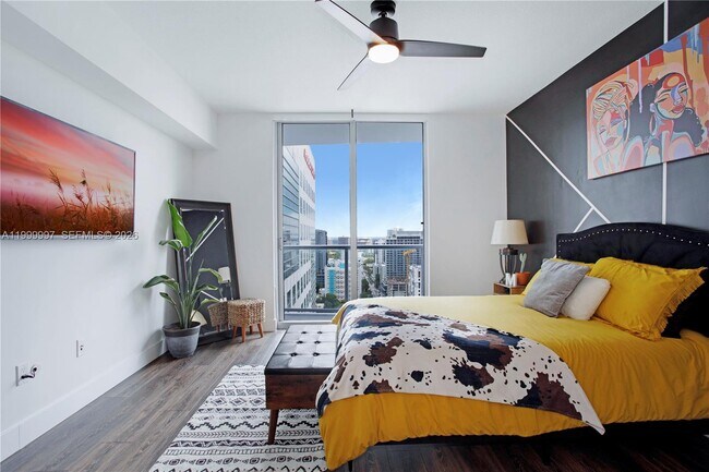 Foto del edificio - 185 SW 7th St