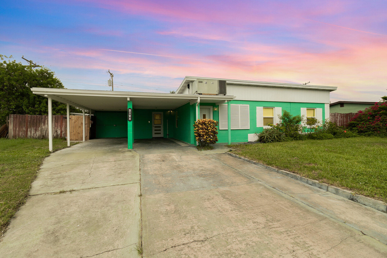 Primary Photo - 2125 Smathers Cir S
