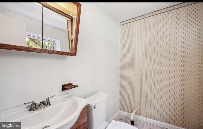 Foto del edificio - 7997 Nolcrest Rd